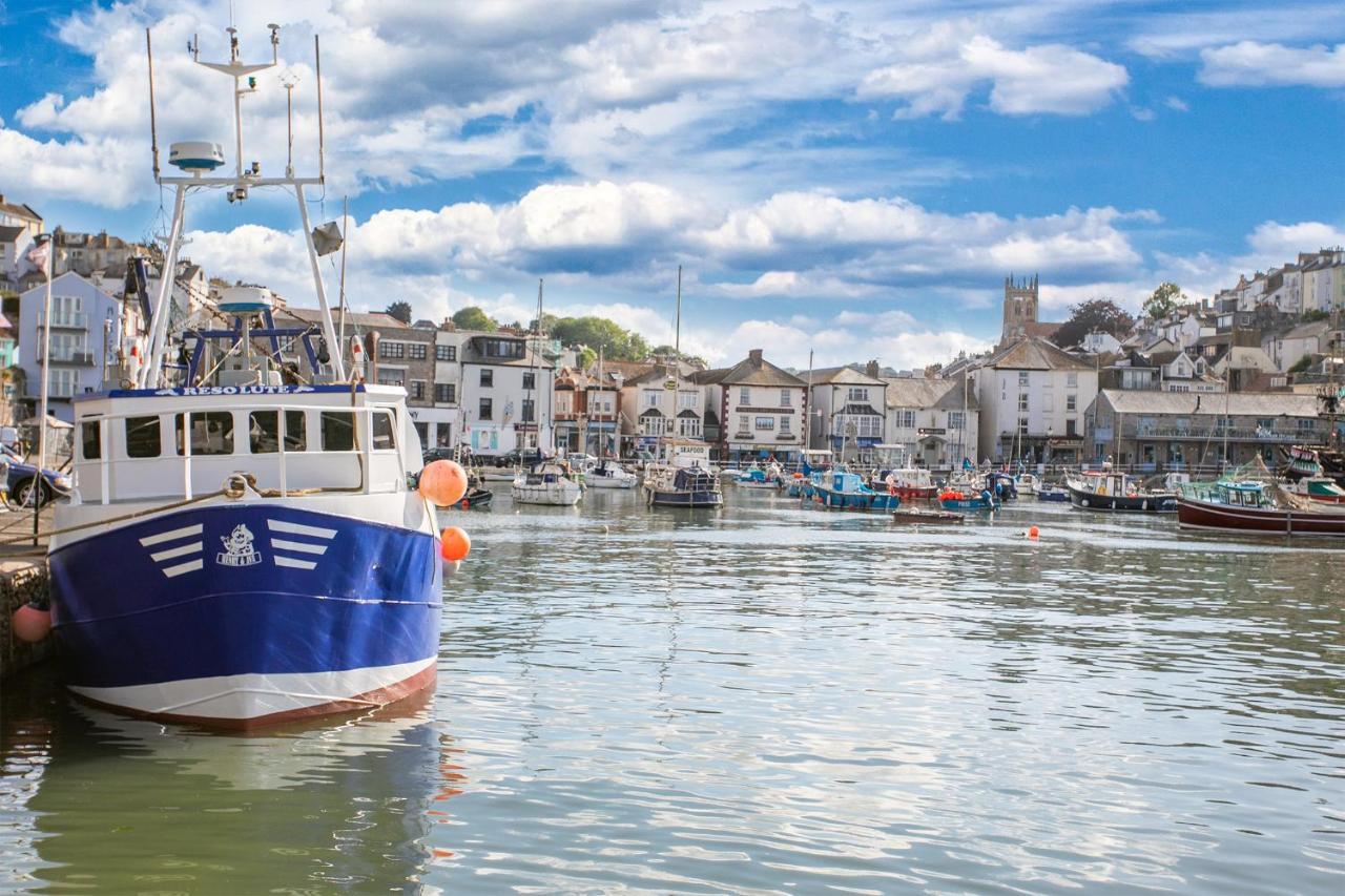 Lobster Pot Apartment With Stunning Harbour And Sea Views And Free Parking For One Car & Pet Friendly Brixham Kültér fotó