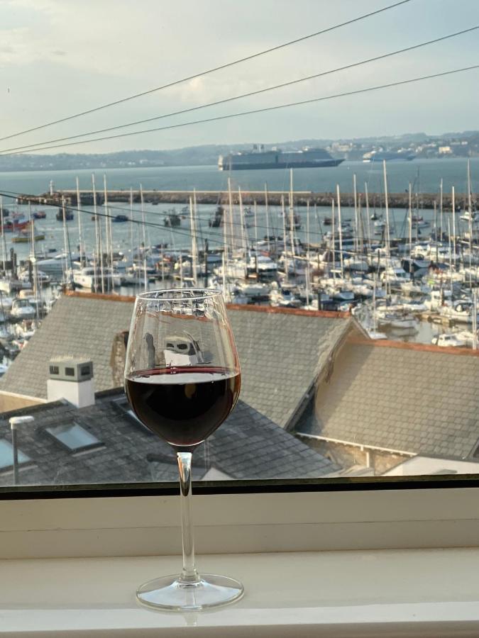 Lobster Pot Apartment With Stunning Harbour And Sea Views And Free Parking For One Car & Pet Friendly Brixham Kültér fotó
