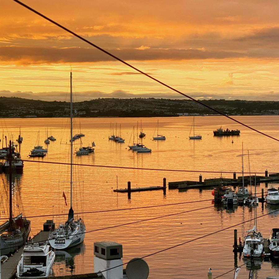 Lobster Pot Apartment With Stunning Harbour And Sea Views And Free Parking For One Car & Pet Friendly Brixham Kültér fotó