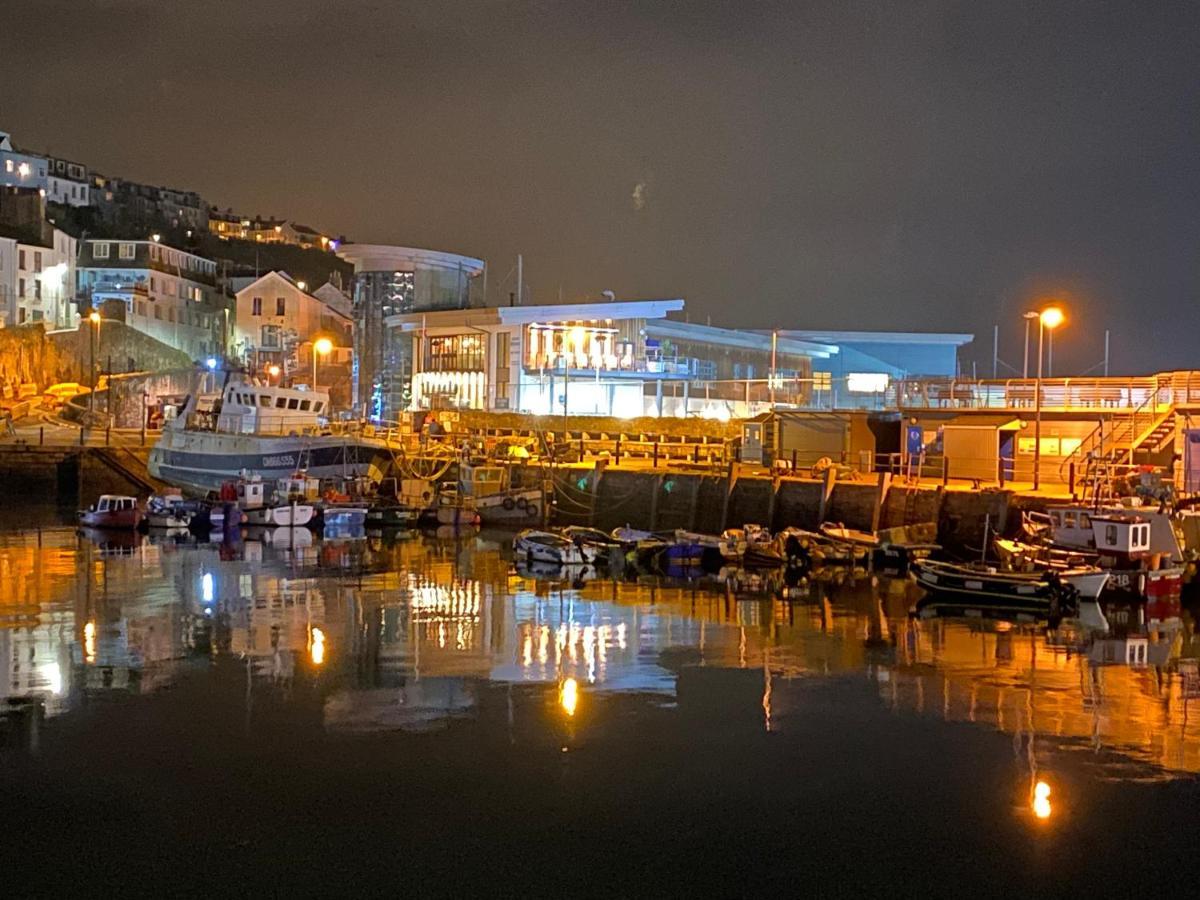 Lobster Pot Apartment With Stunning Harbour And Sea Views And Free Parking For One Car & Pet Friendly Brixham Kültér fotó