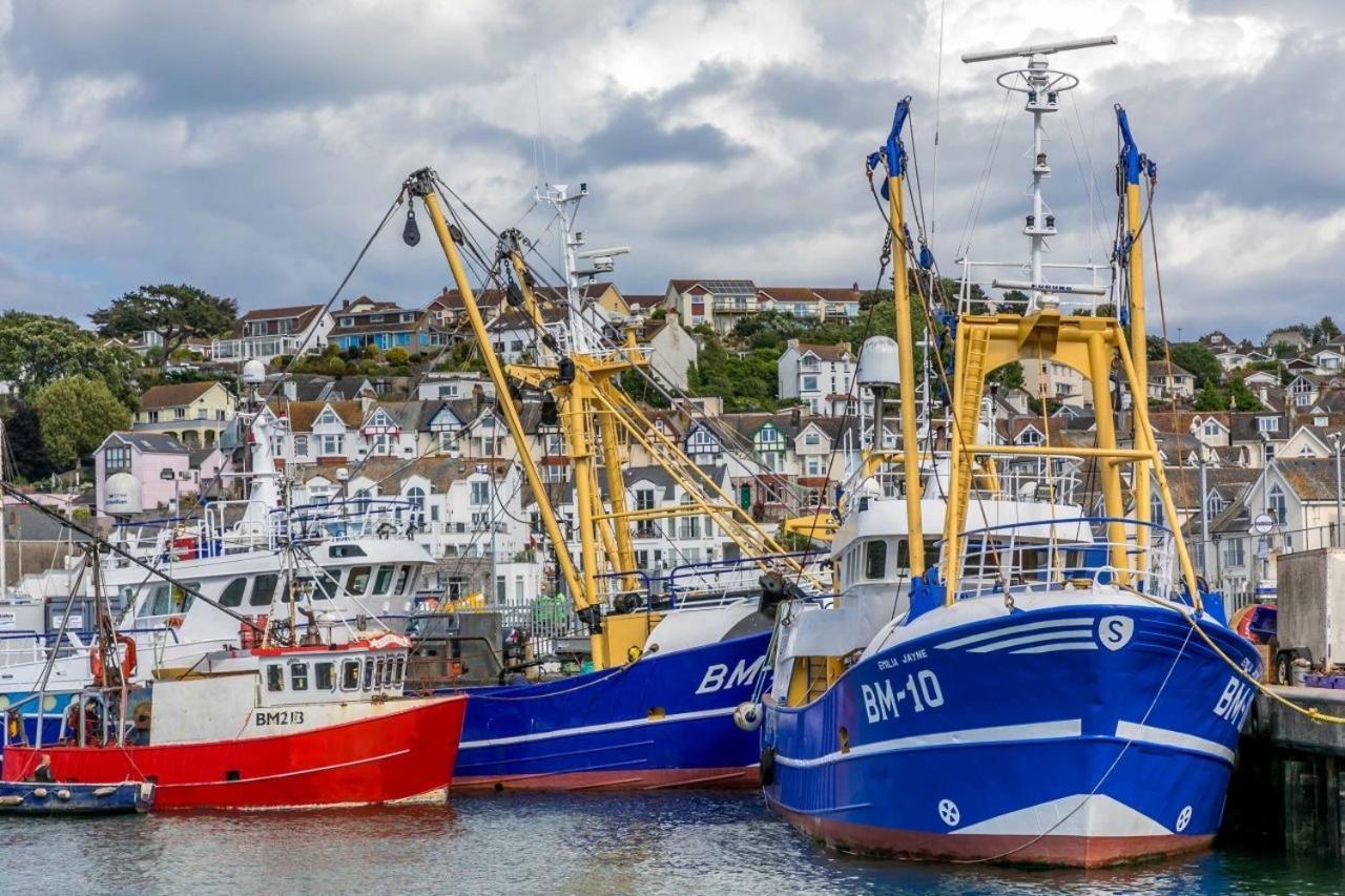 Lobster Pot Apartment With Stunning Harbour And Sea Views And Free Parking For One Car & Pet Friendly Brixham Kültér fotó